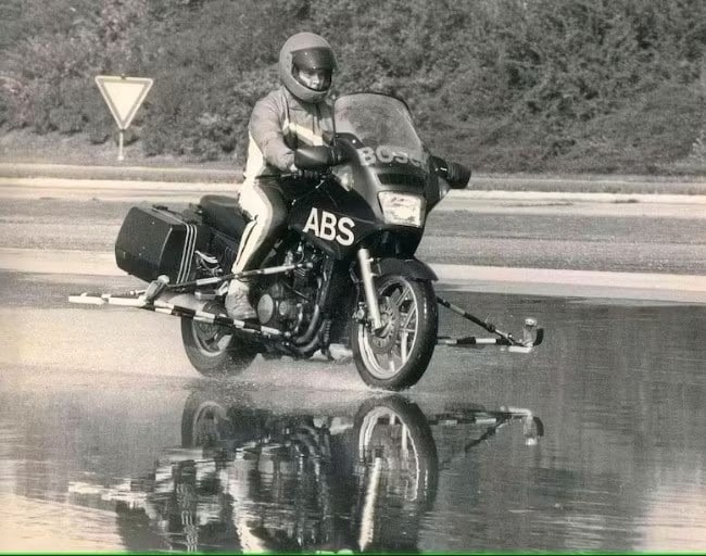 ABS e controllo di trazione: come funzionano e perché sono importanti