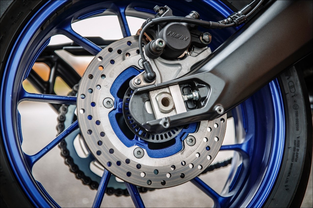 Cerchi a raggi o cerchi in lega: che cosa cambia e quali vanno meglio?