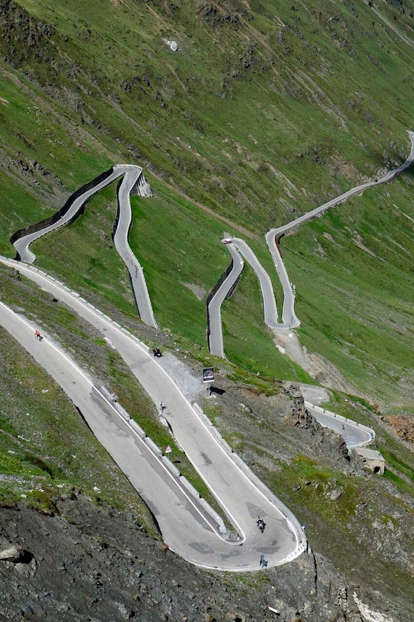 Sono 84 i tornanti del passo Stelvio
