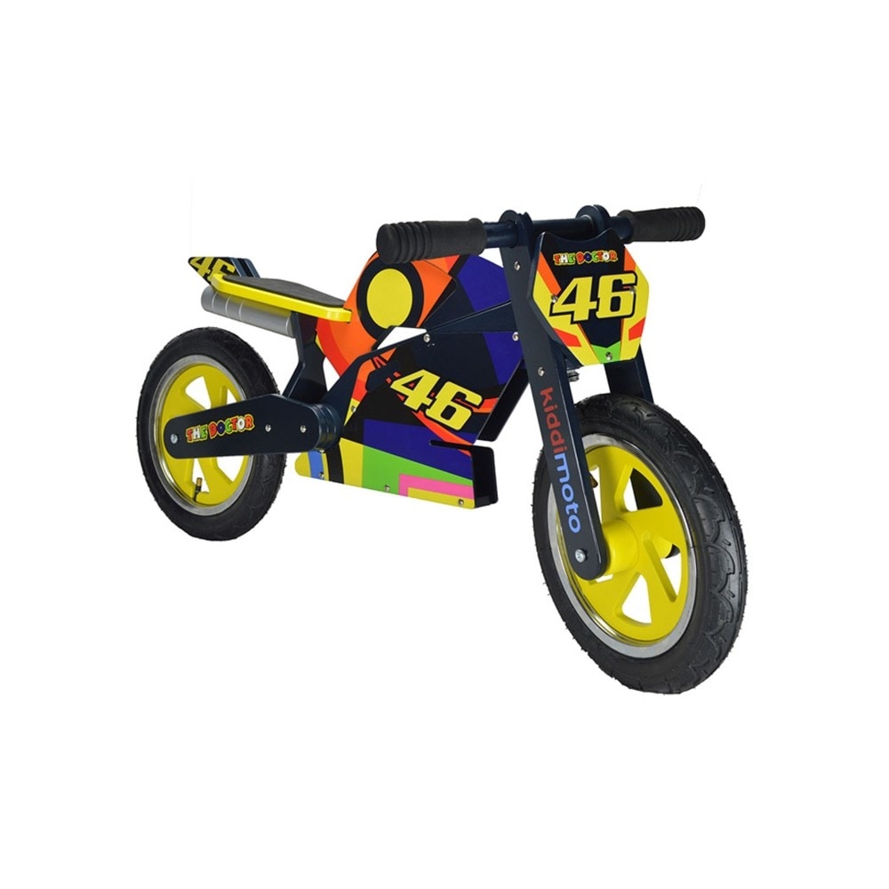 Wooden balance bike Realizzata in compensato di betulla, è caratterizzata dalla colorazione “sole e luna”  e dal numero 46. Il manubrio è girevole  e i dettagli richiamano il mondo moto. Età: 2-5 anni Colori: Unico Prezzo: 195,00 euro