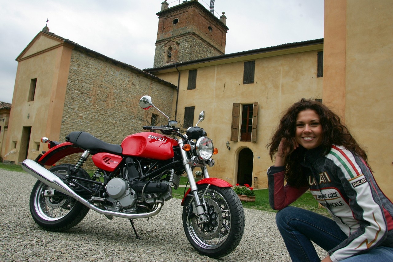 <div class='descrGalleryText'><p>Il telaio della Ducati GT1000 è composto da spezzoni di tubo: saldati tra loro con arte offrono una resistenza ineguagliabile e grande leggerezza, anche dal punto di vista estetico</p>
</div>