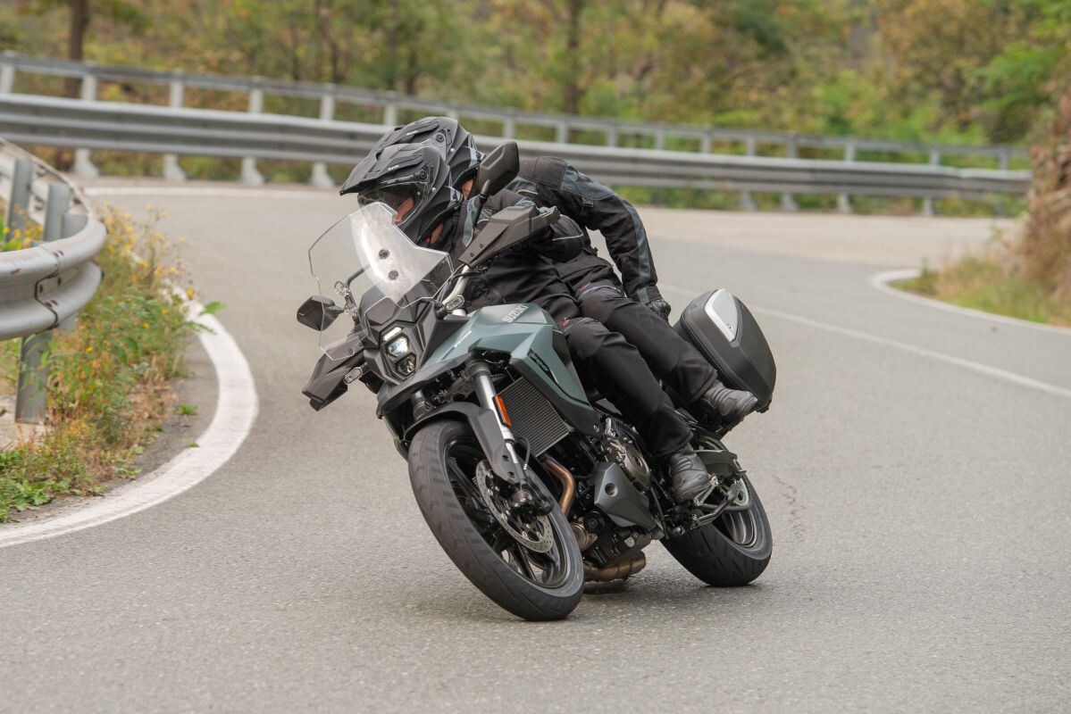 Suzuki V-Strom 800 SE: tutte le immagini