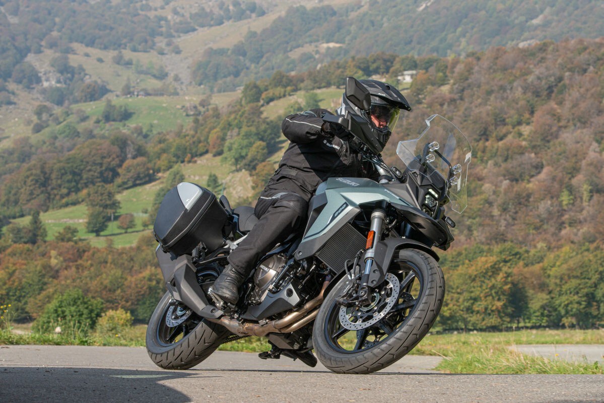 Suzuki V-Strom 800 SE: tutte le immagini