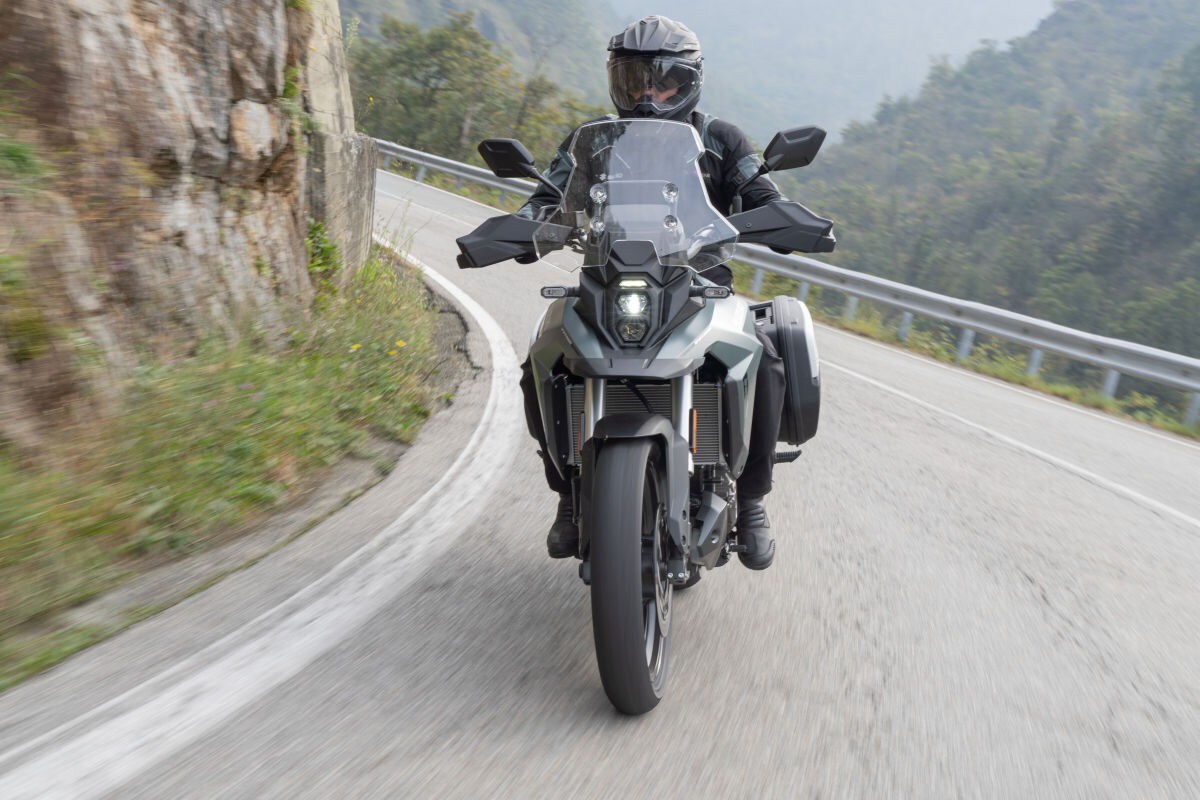 Suzuki V-Strom 800 SE: tutte le immagini