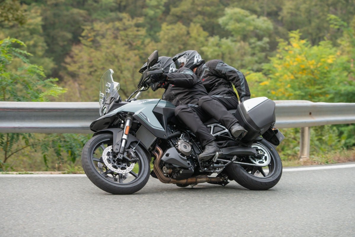 Suzuki V-Strom 800 SE: tutte le immagini