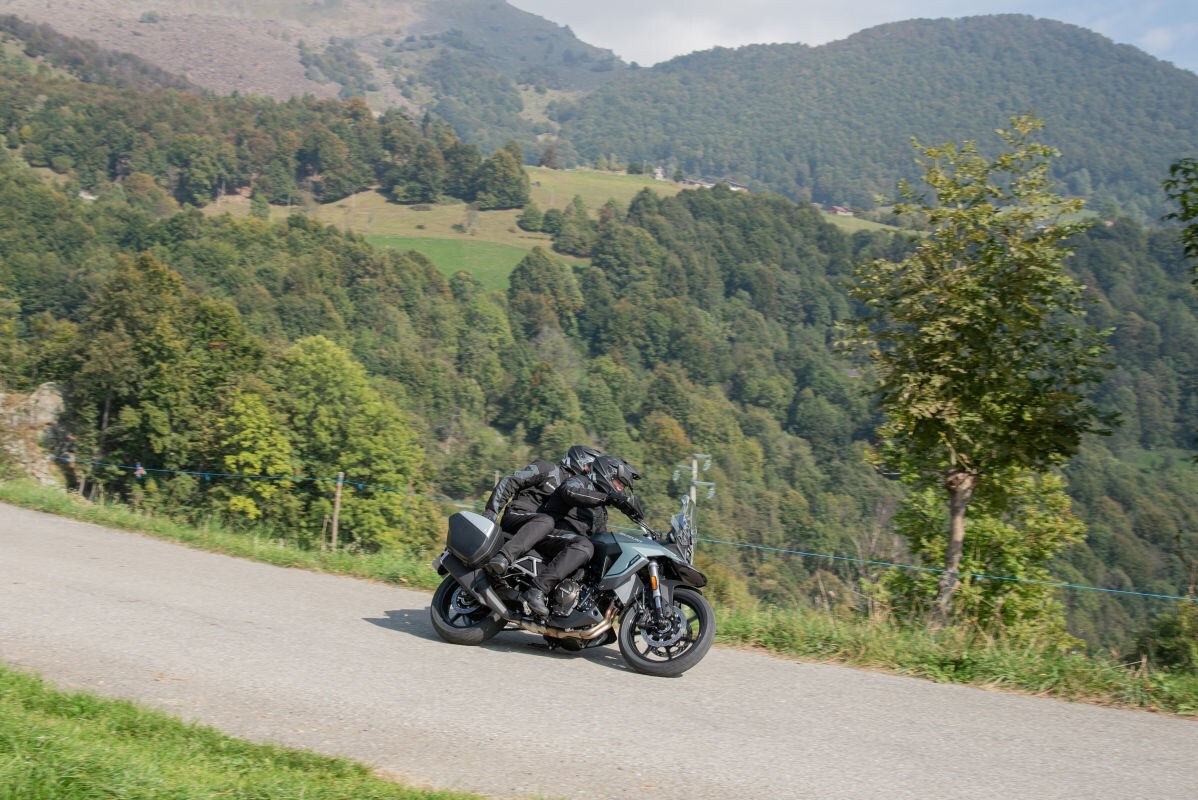 Suzuki V-Strom 800 SE: tutte le immagini