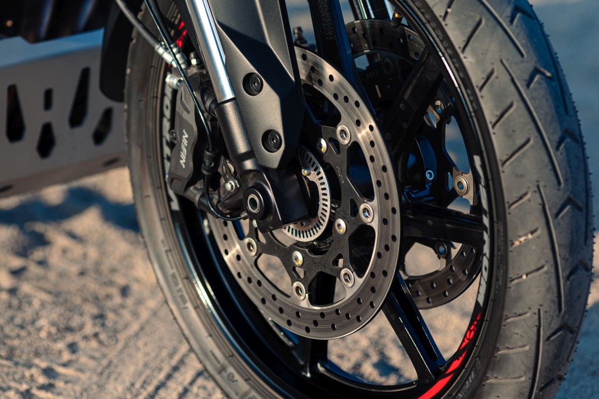 Suzuki V-Strom 800 SE: tutte le immagini