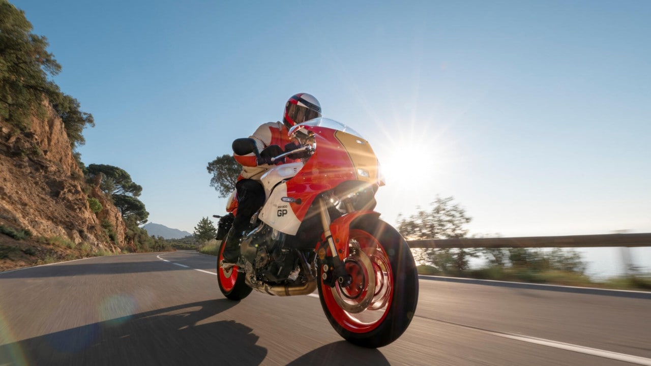 Yamaha XSR900 GP: tutte le immagini