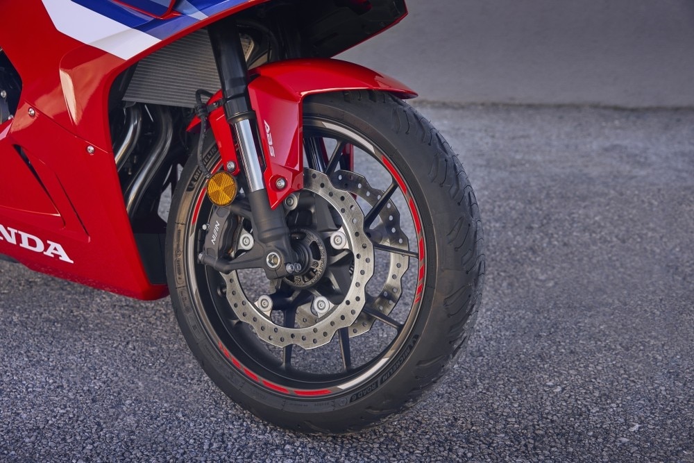 Honda CBR500R: tutte le immagini