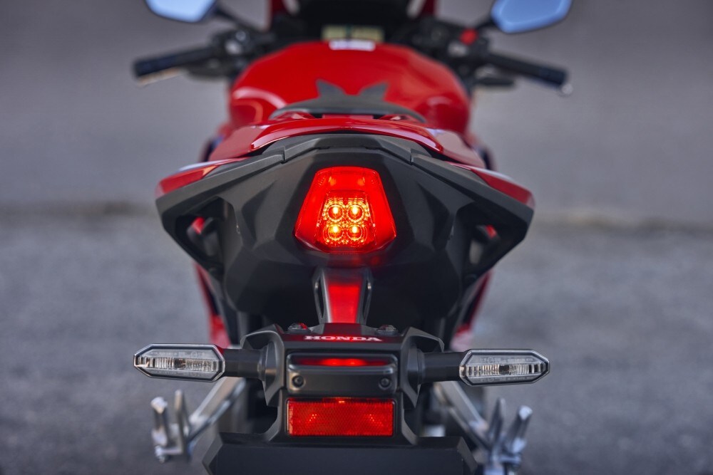 Honda CBR500R: tutte le immagini