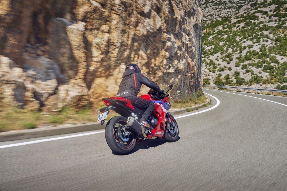 Honda CBR500R: tutte le immagini