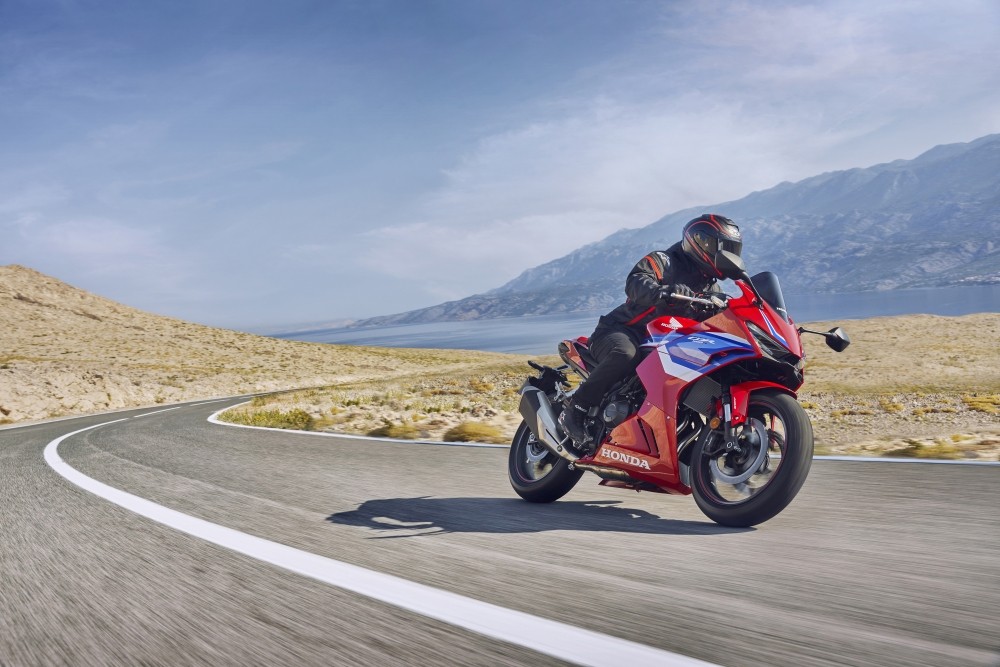 Honda CBR500R: tutte le immagini