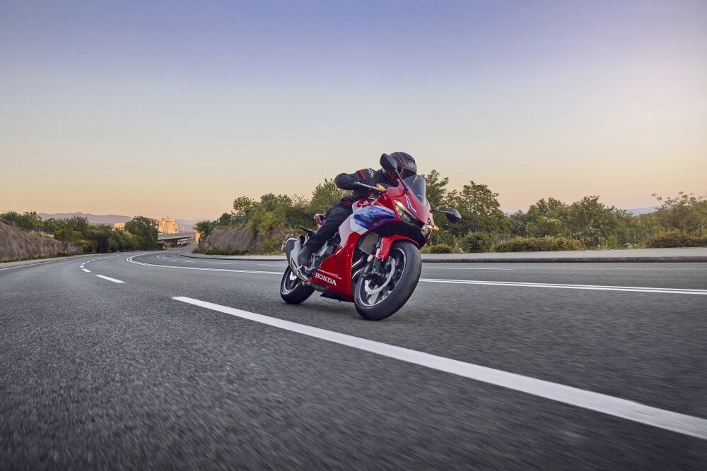 Honda CBR500R: tutte le immagini