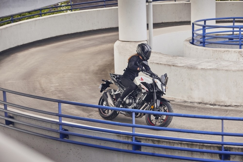 Honda Hornet 500: tutte le immagini