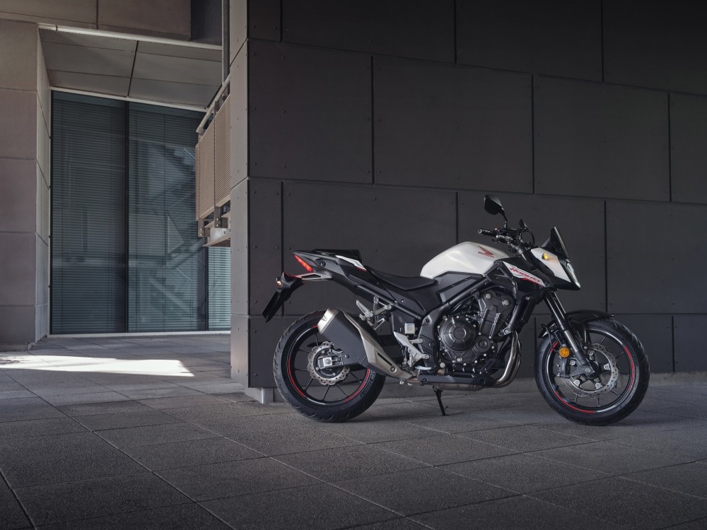Honda Hornet 500: tutte le immagini