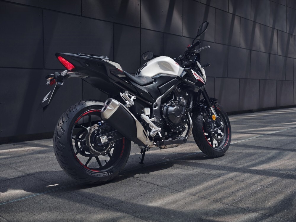 Honda Hornet 500: tutte le immagini
