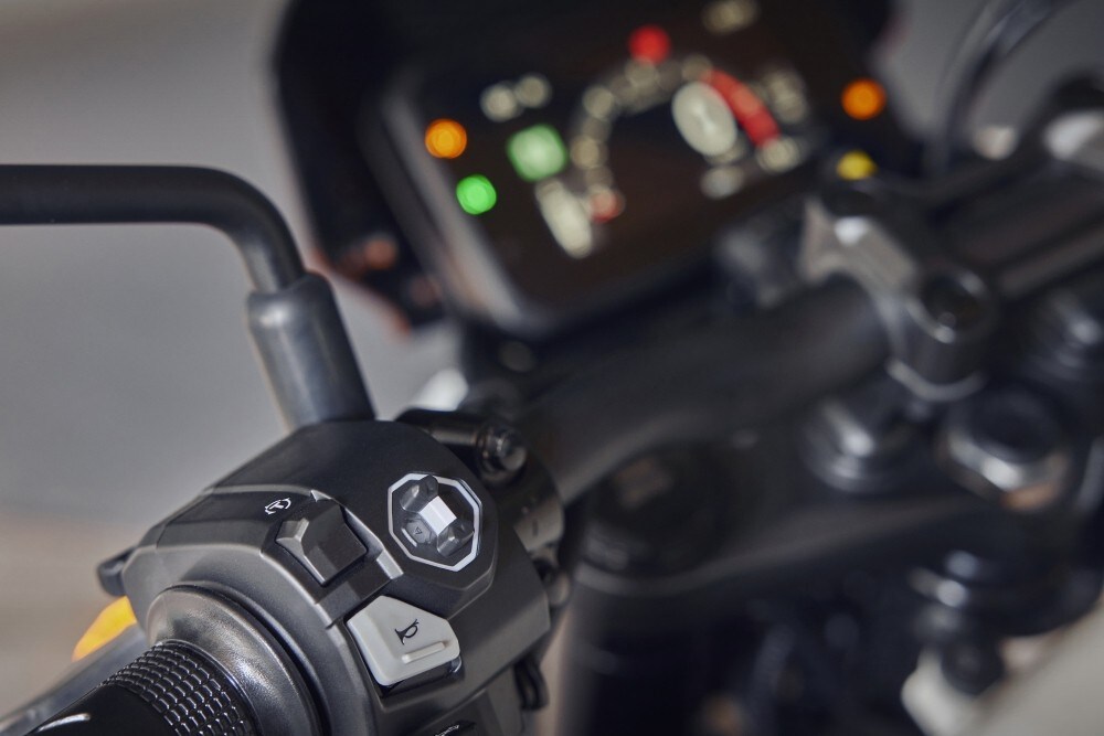 Honda Hornet 500: tutte le immagini