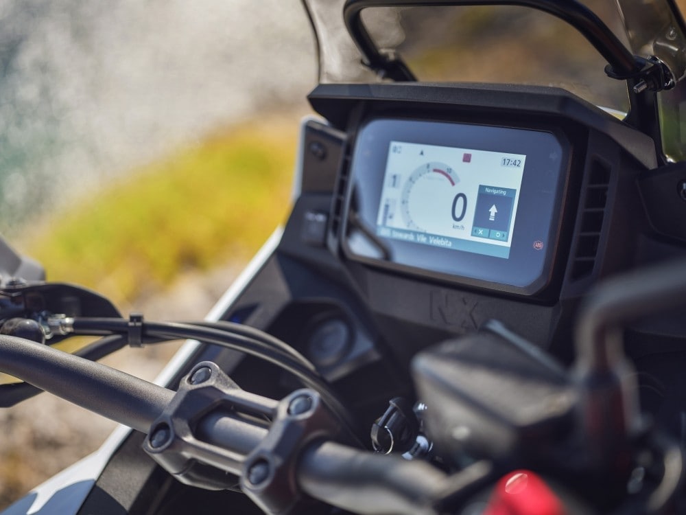 Honda NX500: tutte le immagini