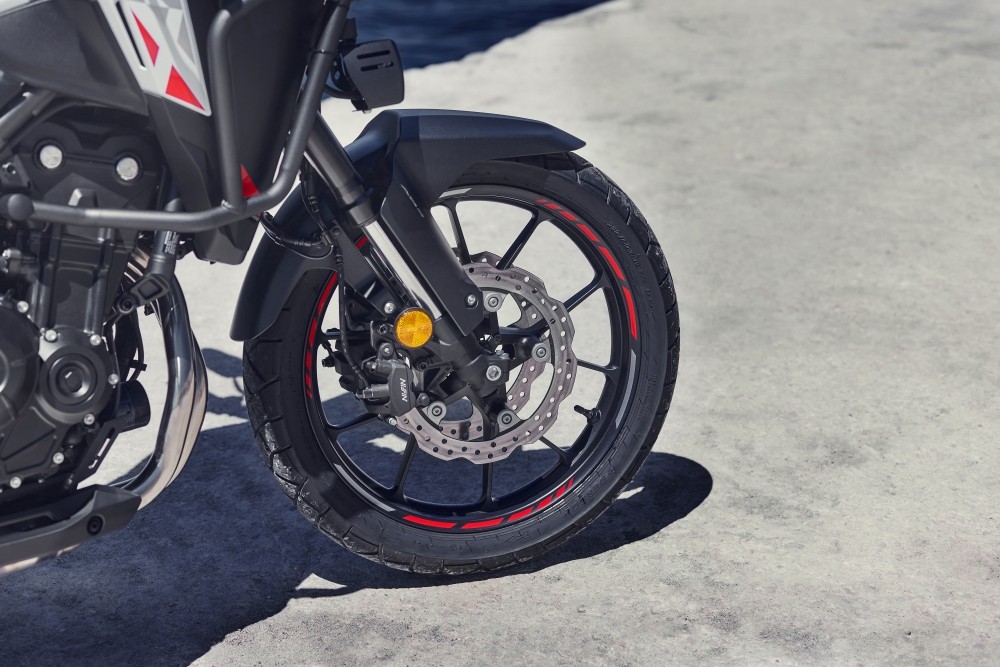 Honda NX500: tutte le immagini