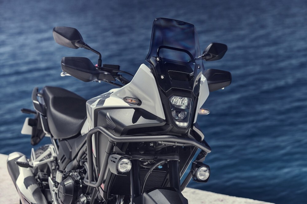 Honda NX500: tutte le immagini