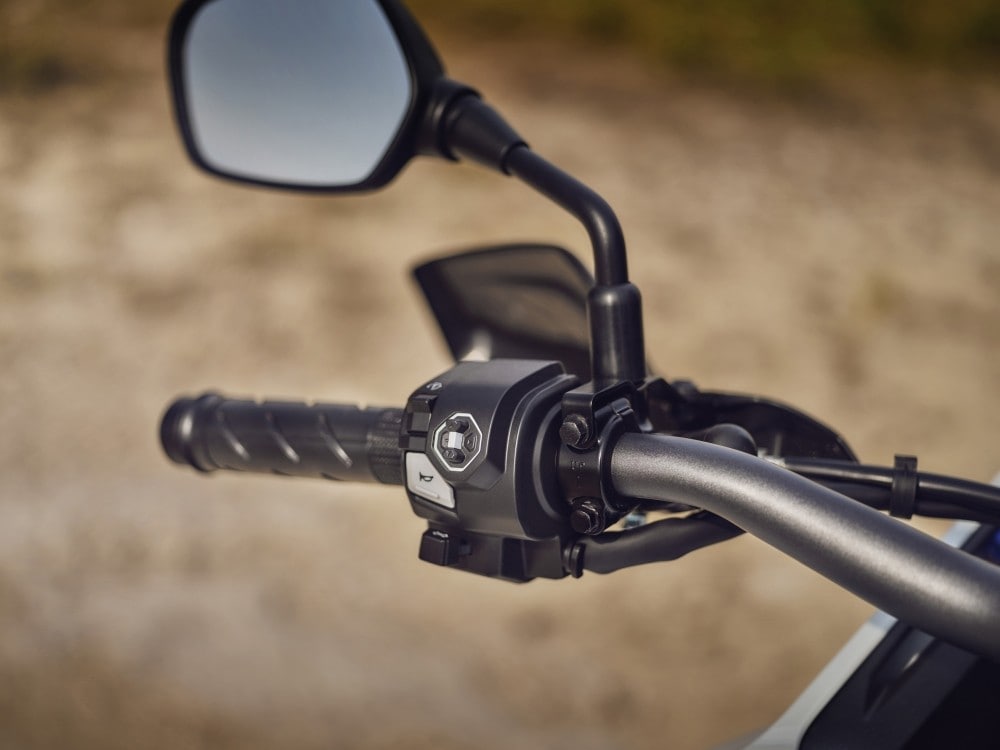 Honda NX500: tutte le immagini