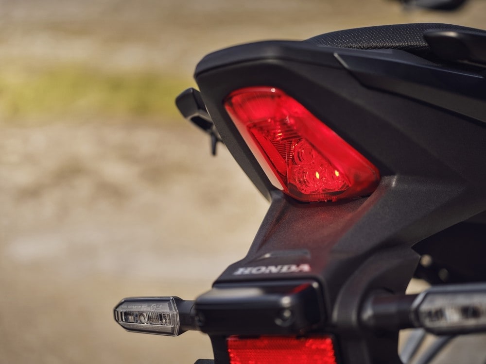 Honda NX500: tutte le immagini