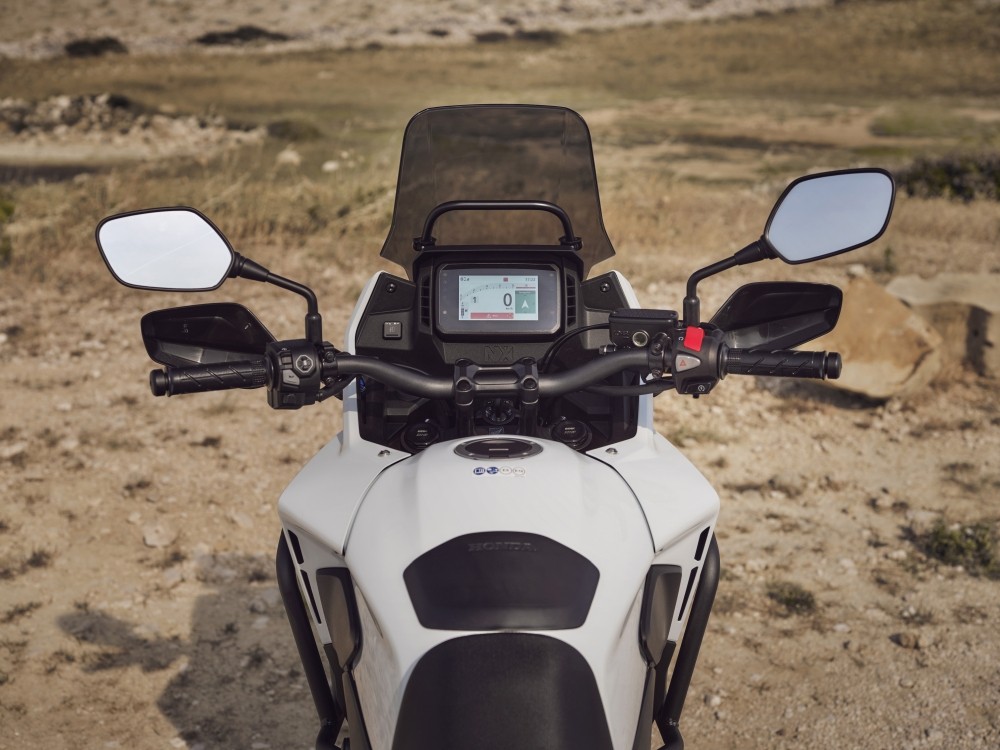 Honda NX500: tutte le immagini