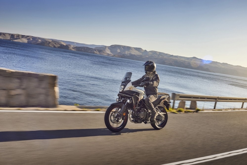 Honda NX500: tutte le immagini