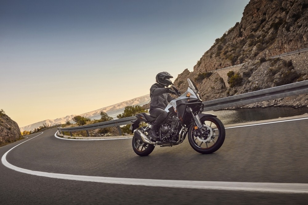 Honda NX500: tutte le immagini