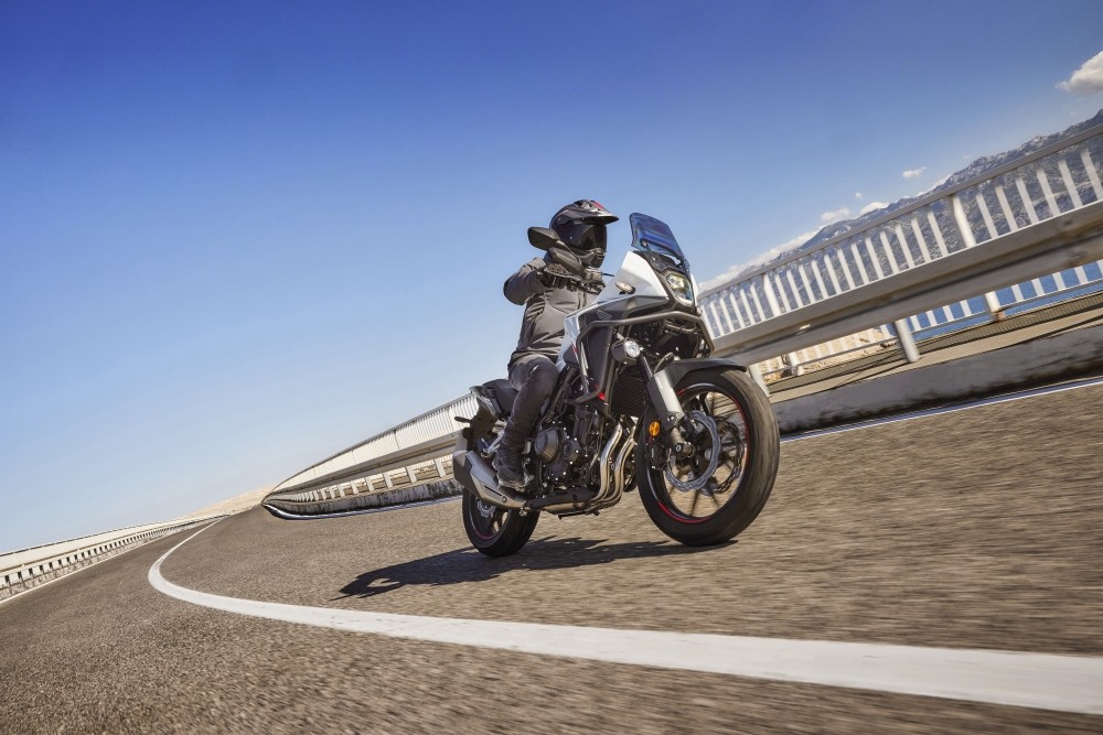 Honda NX500: tutte le immagini