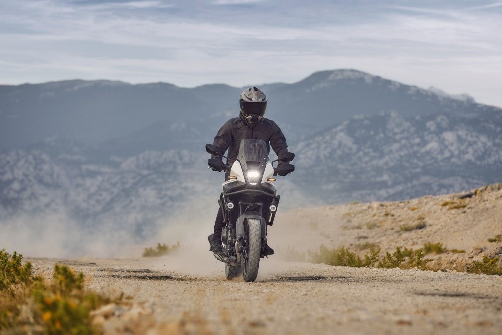 Honda NX500: tutte le immagini