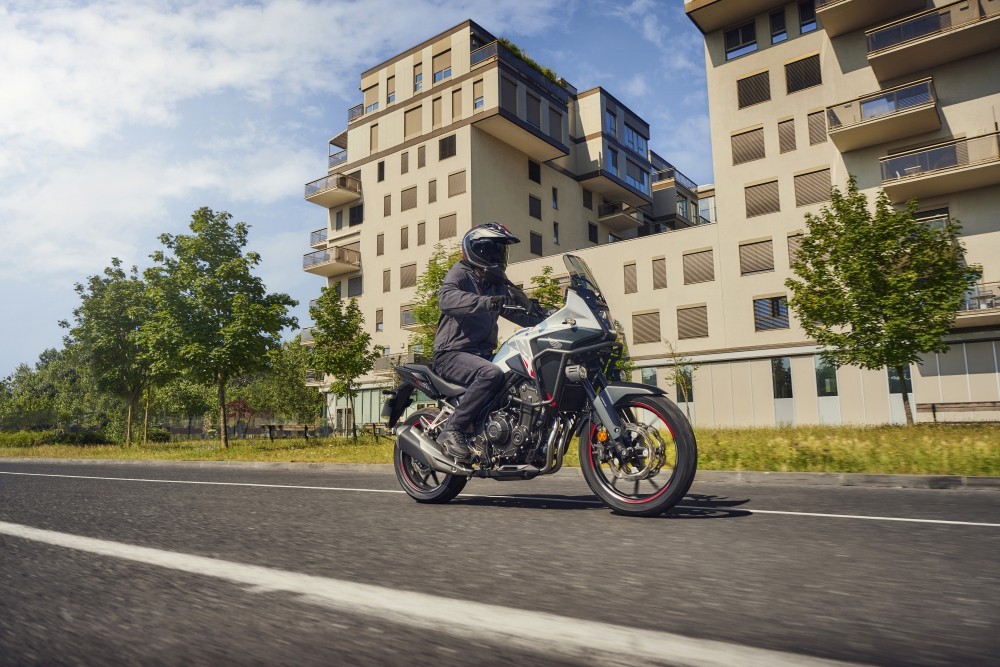 Honda NX500: tutte le immagini