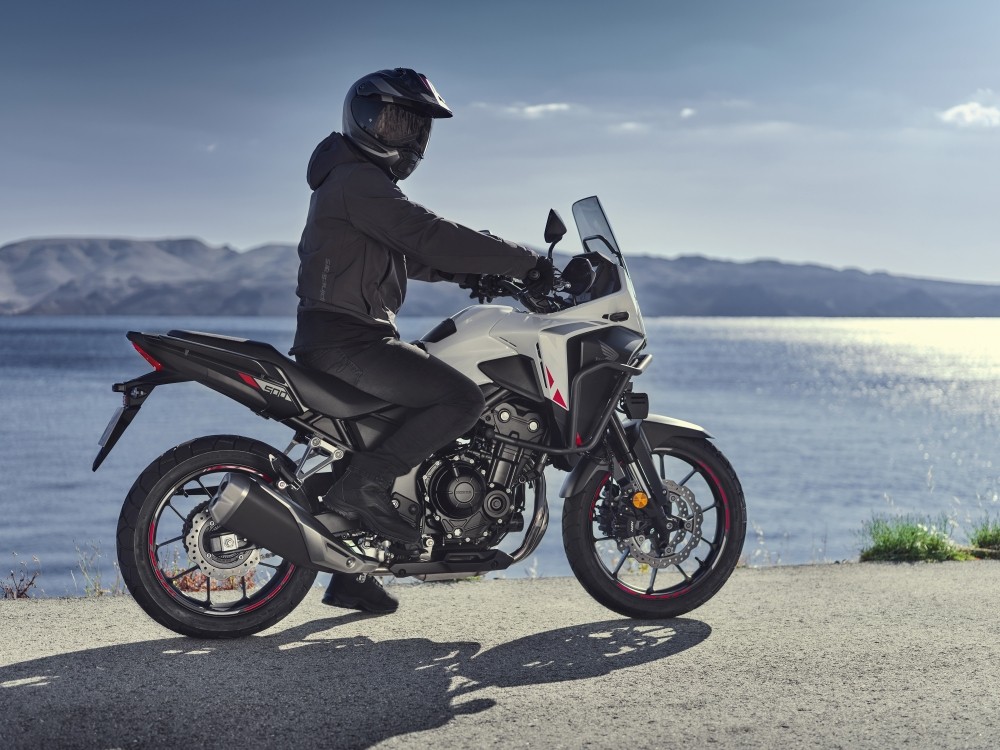 Honda NX500: tutte le immagini