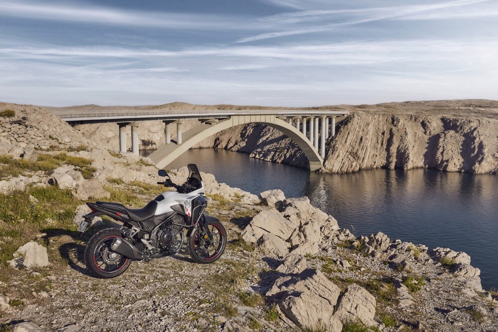 Honda NX500: tutte le immagini