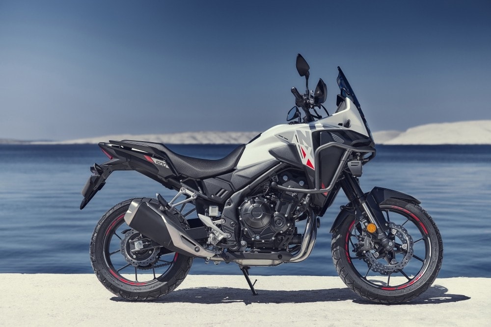 Honda NX500: tutte le immagini