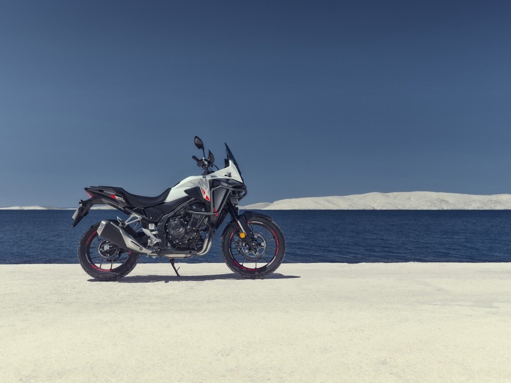 Honda NX500: tutte le immagini