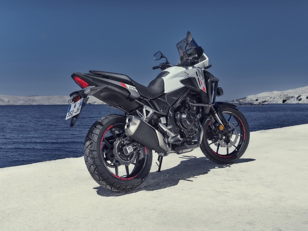 Honda NX500: tutte le immagini