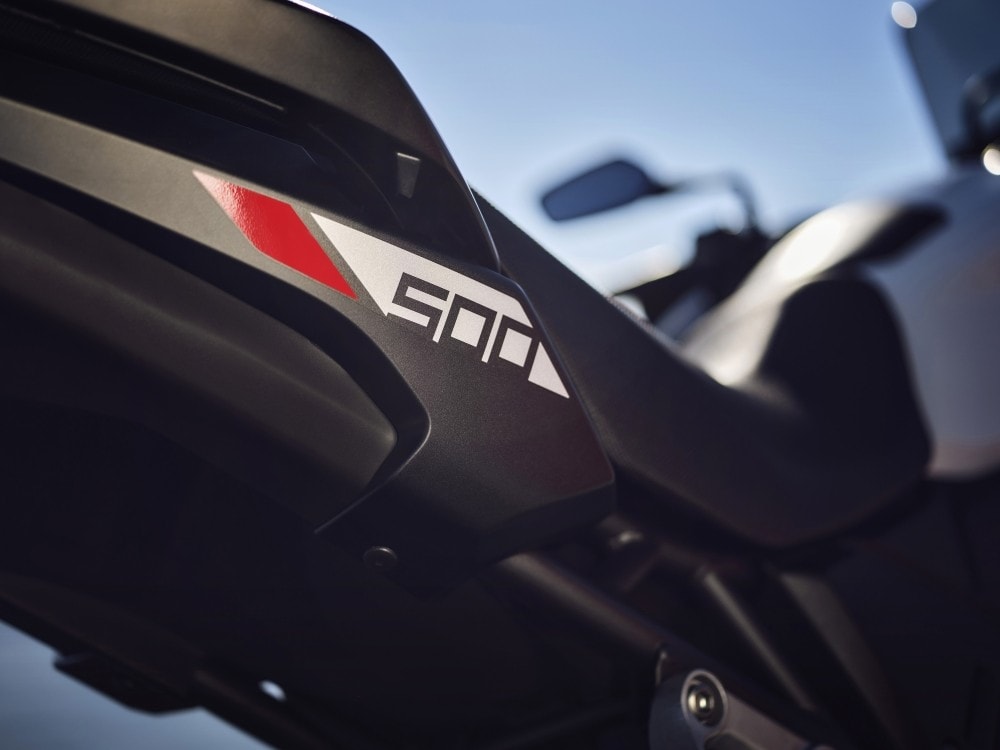 Honda NX500: tutte le immagini