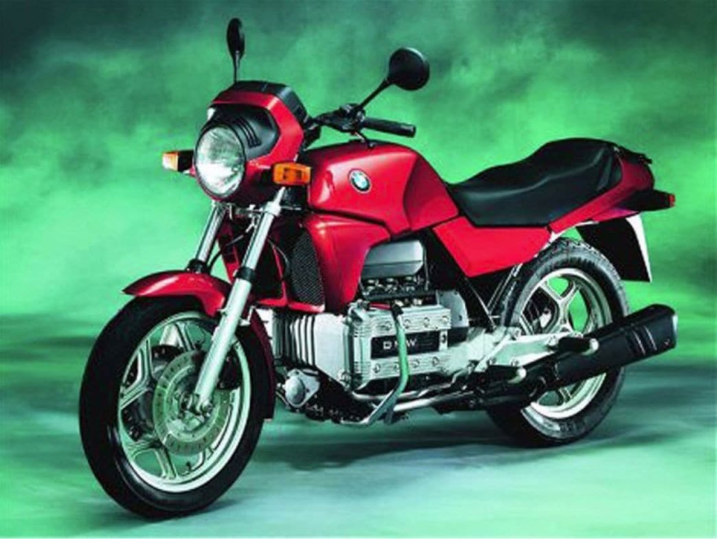 La BMW K 100 del 1983, prima moto di grande serie dotata di iniezione elettronica