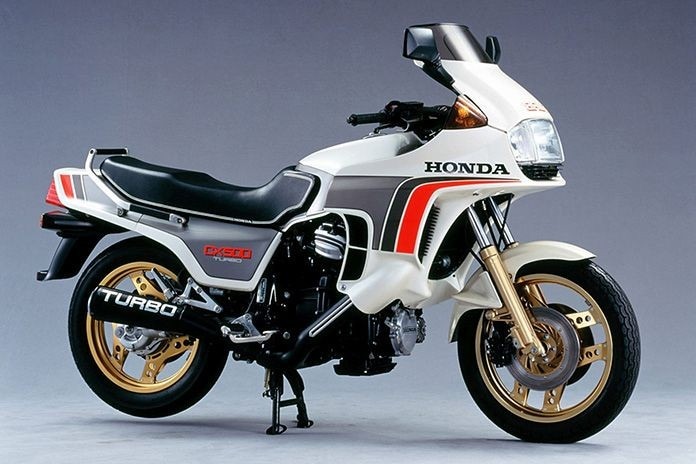 1982: Honda lancia la CB500 Turbo, e per farla funzionare deve introdurre l'iniezione