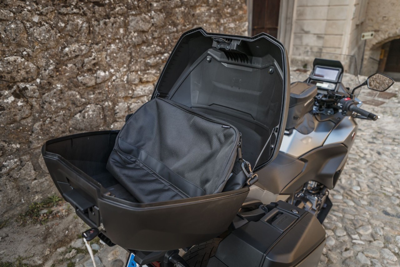 Honda NT1100 DCT VS Yamaha Tracer 9 GT: viaggiatori cercasi