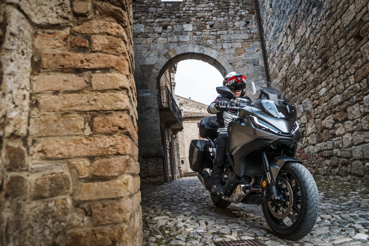 Honda NT1100 DCT VS Yamaha Tracer 9 GT: viaggiatori cercasi