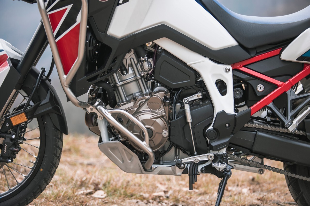 Honda Africa Twin 1100 VS Husqvarna Norden 901: non  SOLO rally!