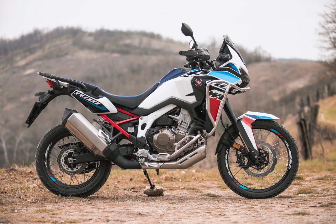 Honda Africa Twin 1100 VS Husqvarna Norden 901: non  SOLO rally!
