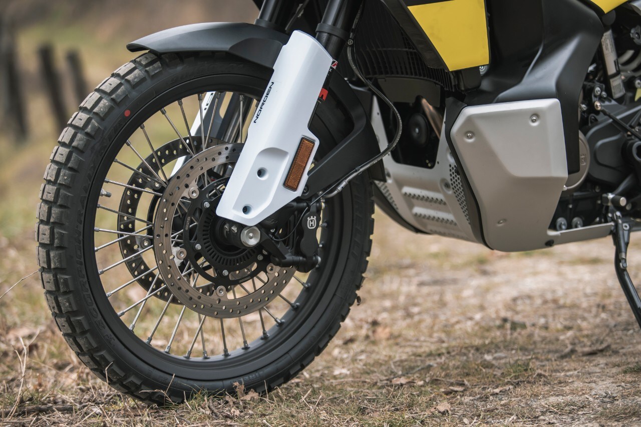 Honda Africa Twin 1100 VS Husqvarna Norden 901: non  SOLO rally!