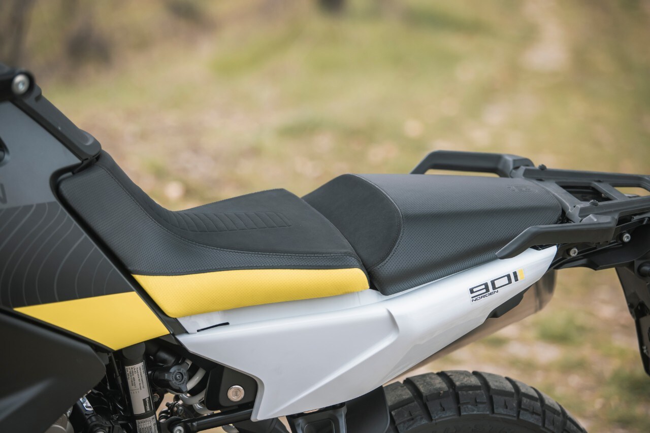 Honda Africa Twin 1100 VS Husqvarna Norden 901: non  SOLO rally!