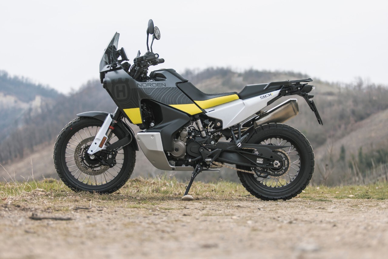 Honda Africa Twin 1100 VS Husqvarna Norden 901: non  SOLO rally!