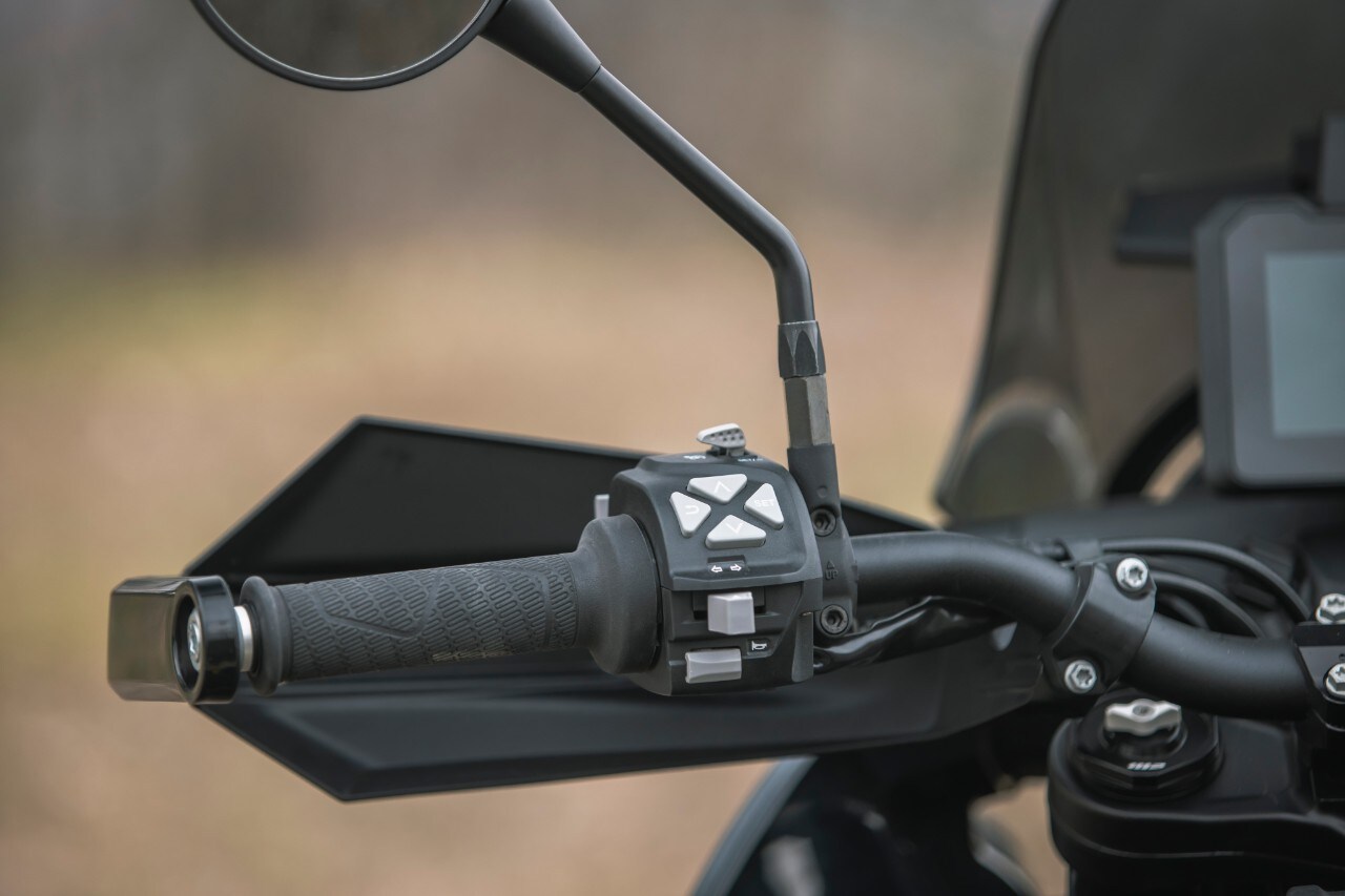 Honda Africa Twin 1100 VS Husqvarna Norden 901: non  SOLO rally!