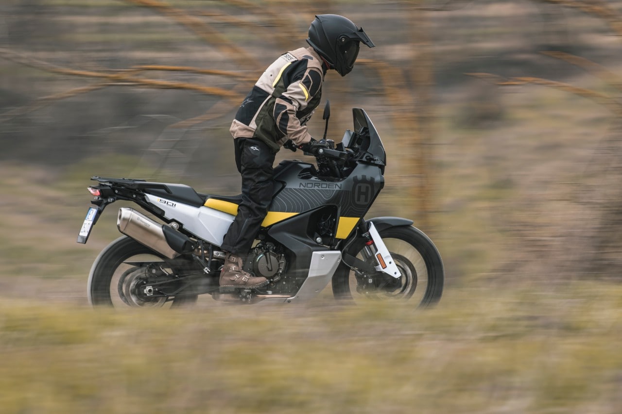 Honda Africa Twin 1100 VS Husqvarna Norden 901: non  SOLO rally!