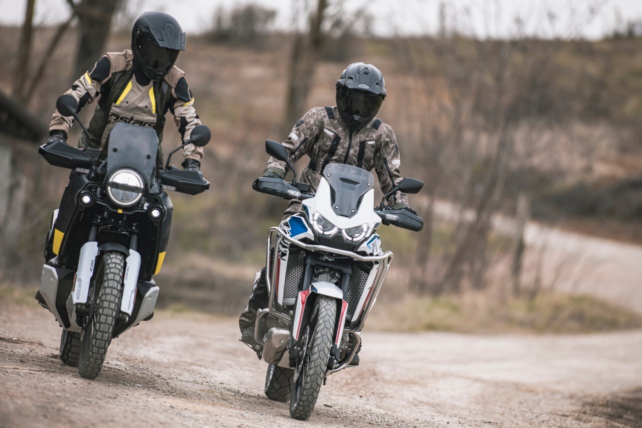 Honda Africa Twin 1100 VS Husqvarna Norden 901: non  SOLO rally!